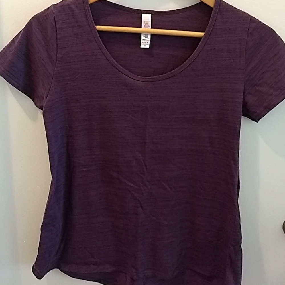 LuLaRoe XS Classic Tee